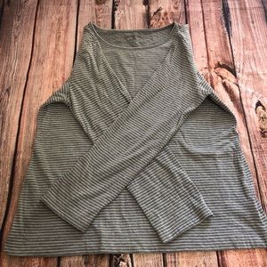 Croft & Barrow gray striped shirt 👕 XL